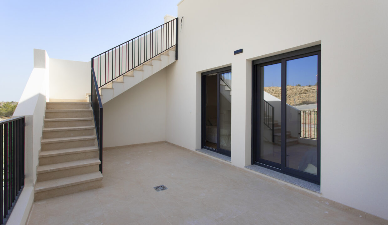 TERRAZA-TRASERA-ACCESO-SOLARIUM-scaled