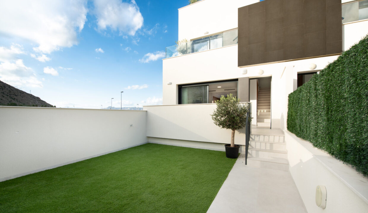 1.-Entrance-and-facade