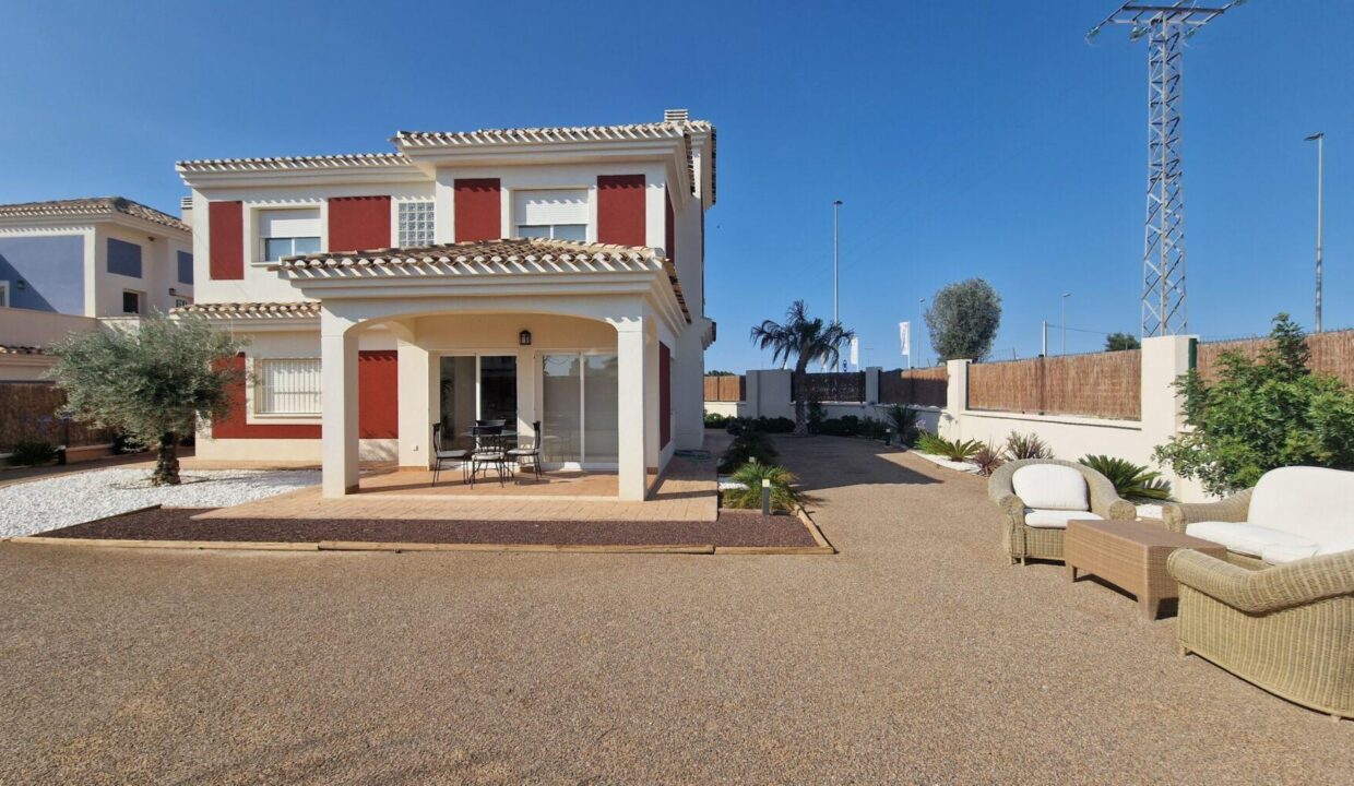 100927-Ruime-vrijstaande-villas-verdeeld-over-twee-verdiepingen-in-Lorca-Murcia-14