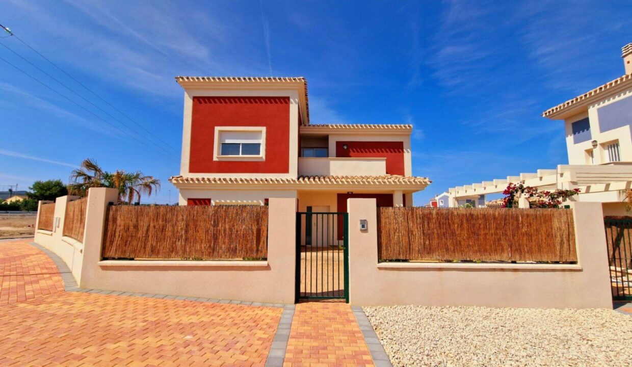 100927-Ruime-vrijstaande-villas-verdeeld-over-twee-verdiepingen-in-Lorca-Murcia-15