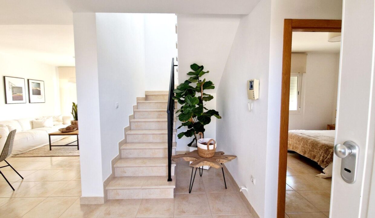 100927-Ruime-vrijstaande-villas-verdeeld-over-twee-verdiepingen-in-Lorca-Murcia-19