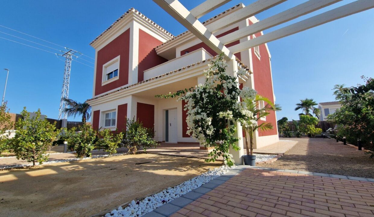100927-Ruime-vrijstaande-villas-verdeeld-over-twee-verdiepingen-in-Lorca-Murcia-9