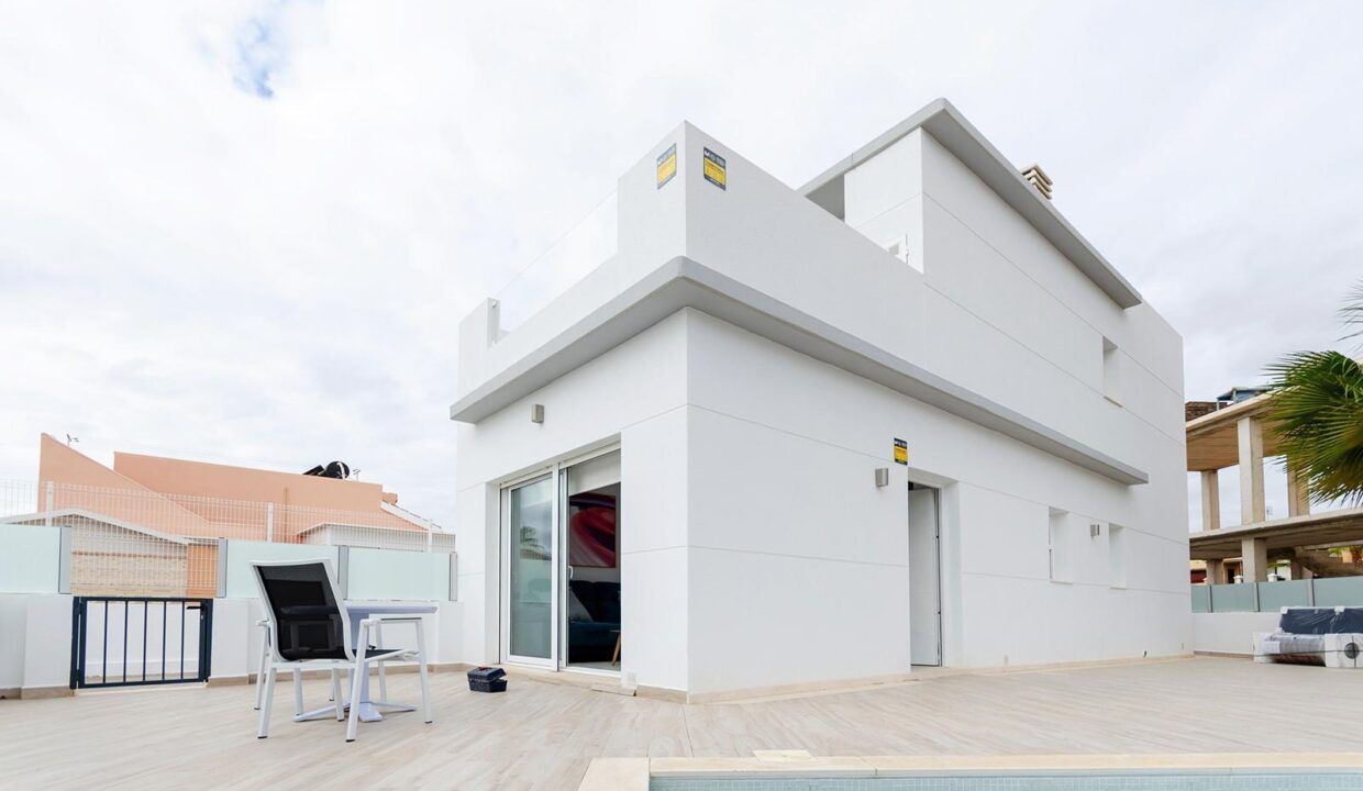 107359-Prachtige-vrijstaande-villas-in-Torrevieja-15