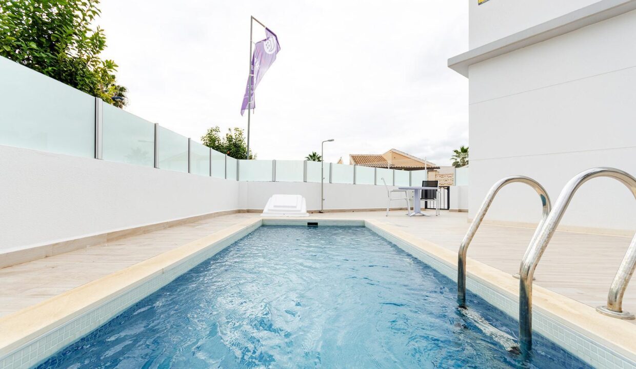 107359-Prachtige-vrijstaande-villas-in-Torrevieja-3