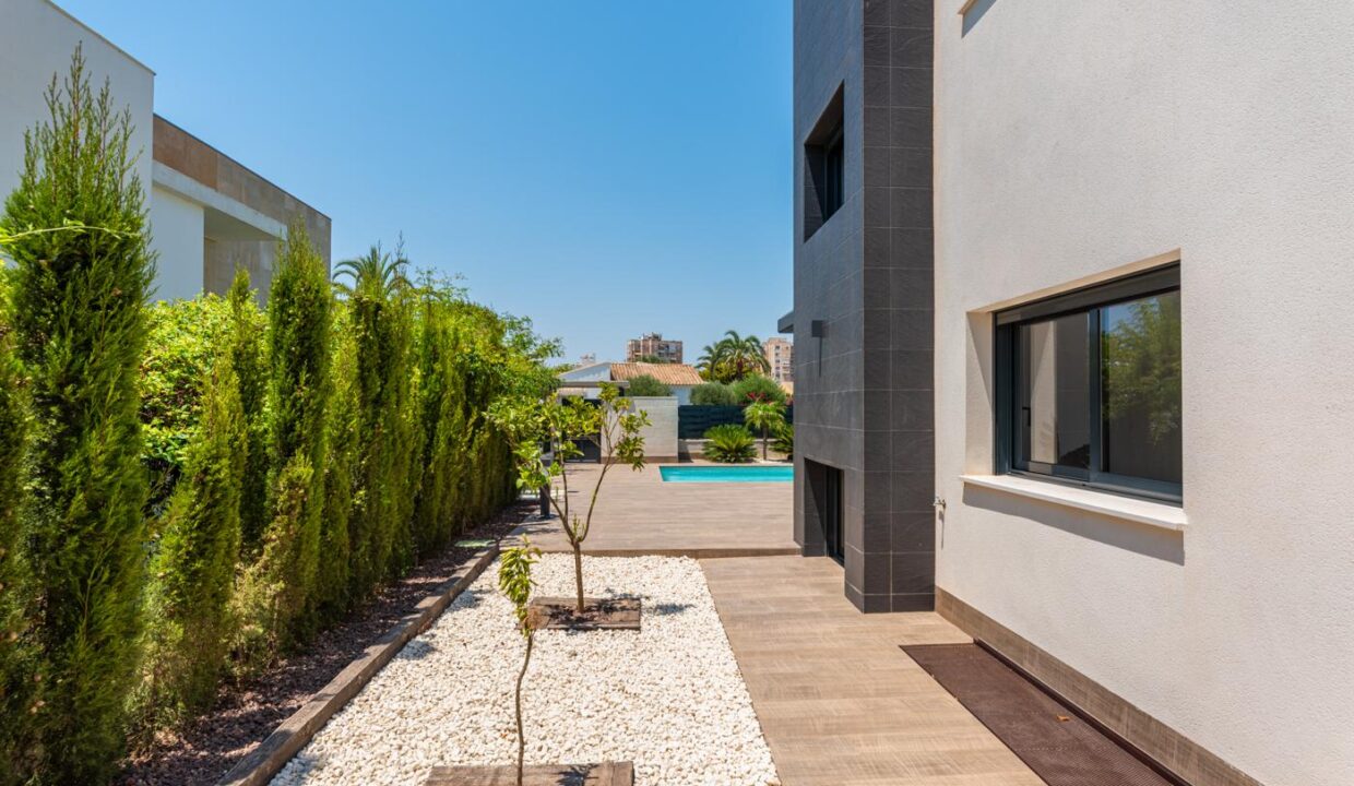 125401-Vrijstaande-woningen-op-slechts-een-paar-stappen-van-zee-in-La-Manga-del-Mar-Menor-11