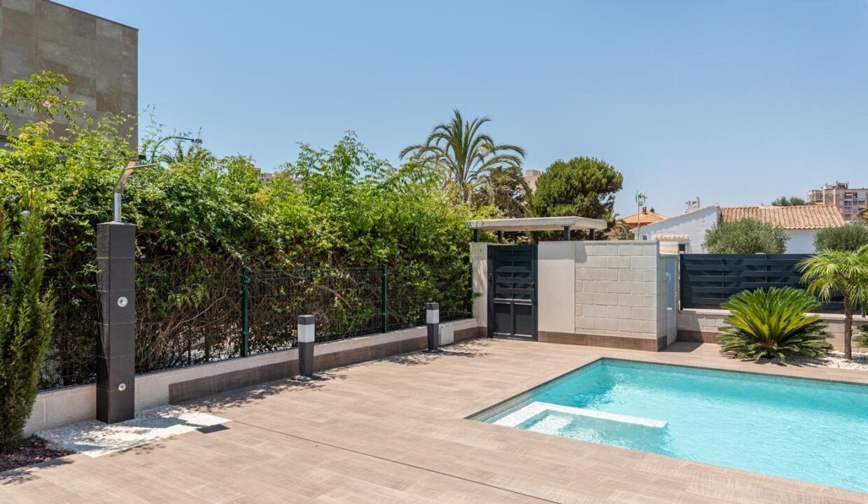 125401-Vrijstaande-woningen-op-slechts-een-paar-stappen-van-zee-in-La-Manga-del-Mar-Menor-21