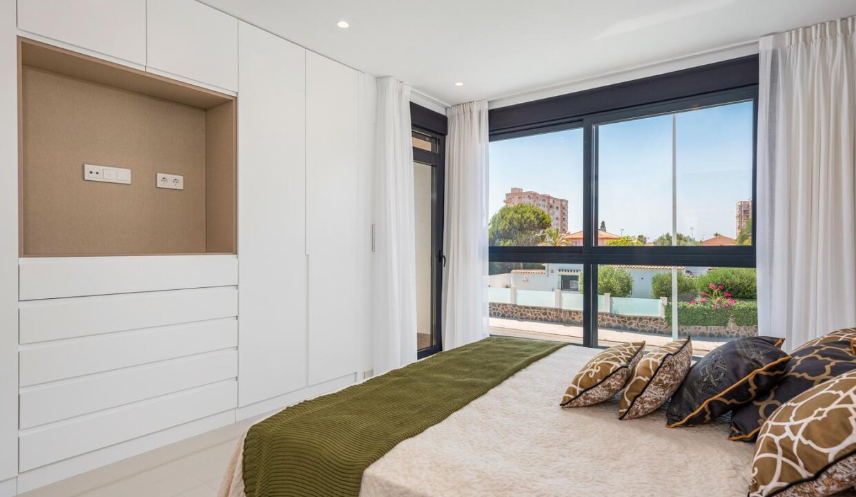 125401-Vrijstaande-woningen-op-slechts-een-paar-stappen-van-zee-in-La-Manga-del-Mar-Menor-42