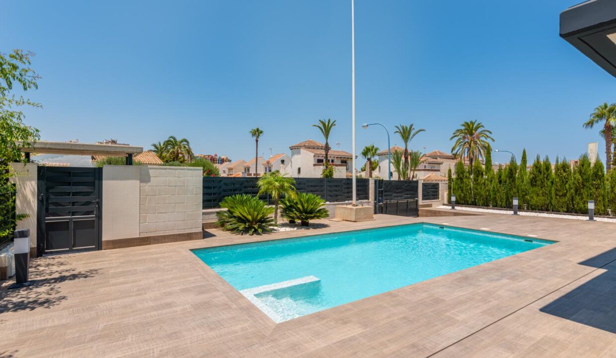125401-Vrijstaande-woningen-op-slechts-een-paar-stappen-van-zee-in-La-Manga-del-Mar-Menor-43