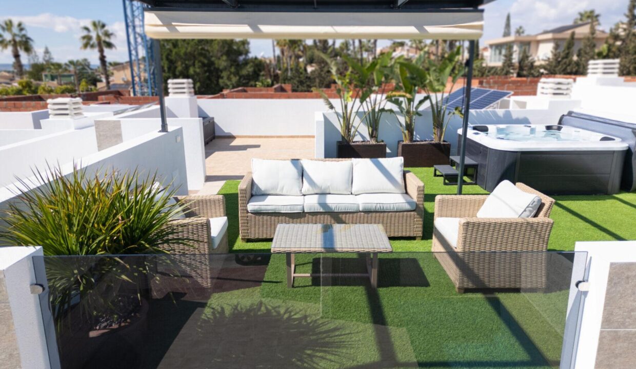 126258-Moderne-gelijkvloerse-villas-met-privezwembad-in-Oasis-La-Marina-4