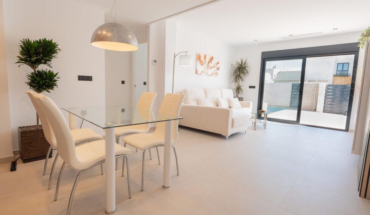 126258-Moderne-gelijkvloerse-villas-met-privezwembad-in-Oasis-La-Marina-5
