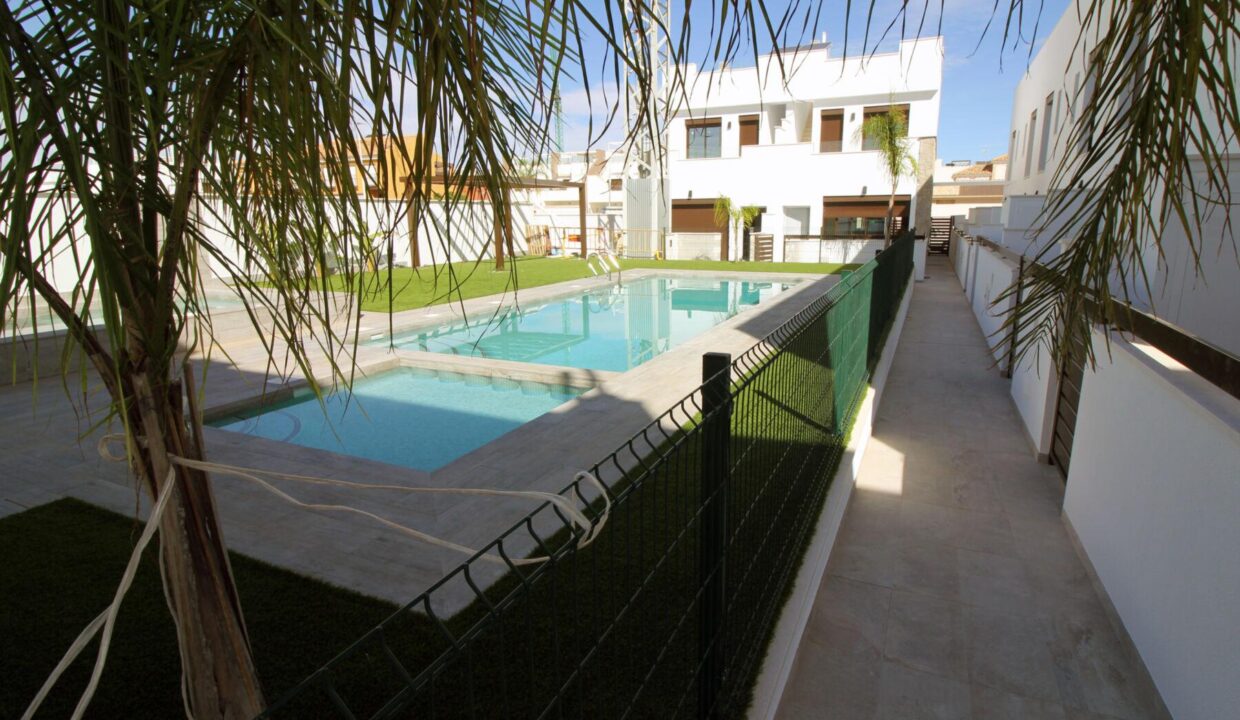 130831-Twee-onder-een-kapwoningen-met-3-of-4-slaapkamers-in-Pilar-de-la-Horadada-2
