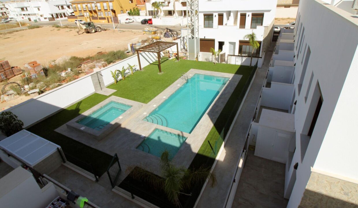 130831-Twee-onder-een-kapwoningen-met-3-of-4-slaapkamers-in-Pilar-de-la-Horadada-3