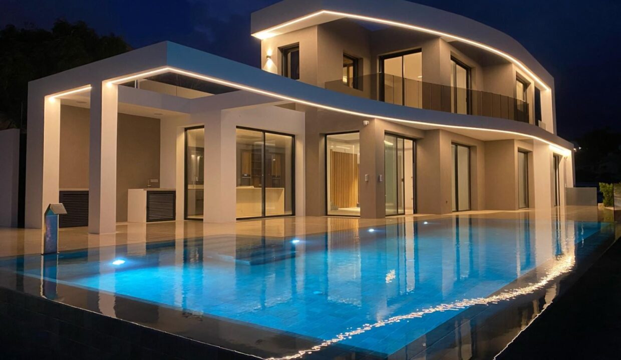 136496-Exclusieve-luxe-villa-op-een-steenworp-van-de-zee-in-Moraira-1