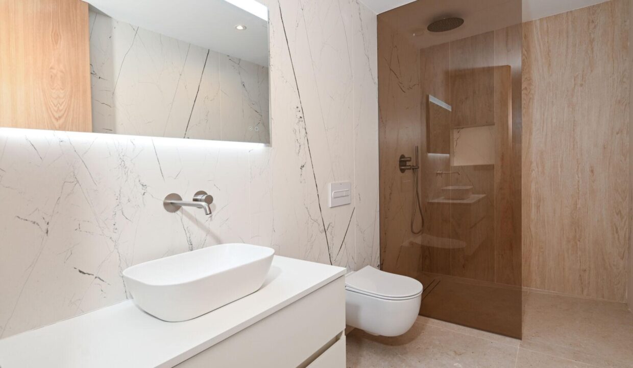 136496-Exclusieve-luxe-villa-op-een-steenworp-van-de-zee-in-Moraira-11