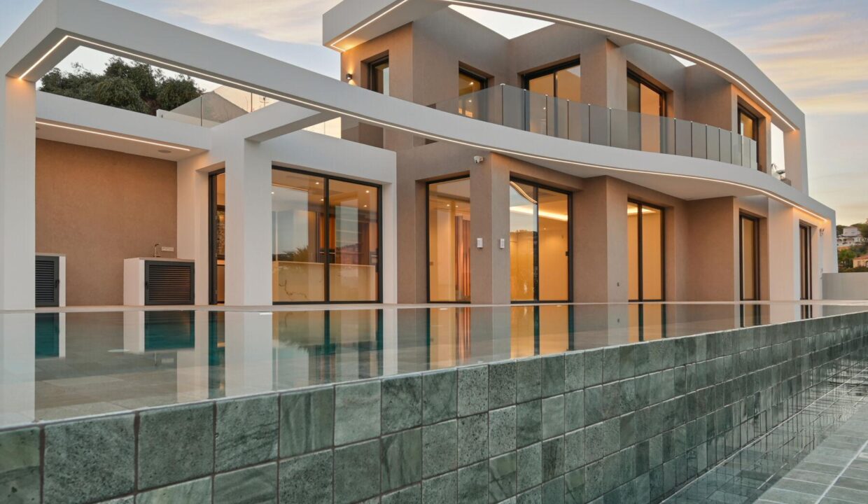 136496-Exclusieve-luxe-villa-op-een-steenworp-van-de-zee-in-Moraira