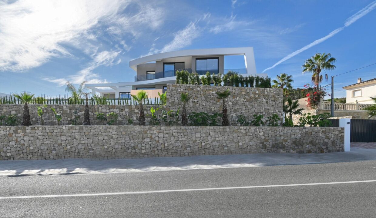 136496-Exclusieve-luxe-villa-op-een-steenworp-van-de-zee-in-Moraira-14