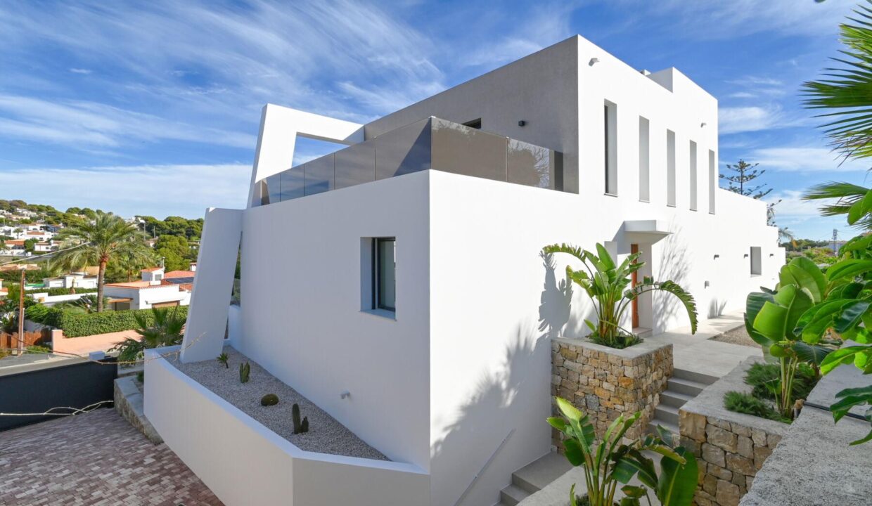 136496-Exclusieve-luxe-villa-op-een-steenworp-van-de-zee-in-Moraira-17