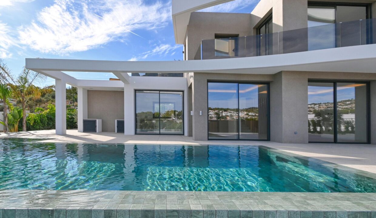 136496-Exclusieve-luxe-villa-op-een-steenworp-van-de-zee-in-Moraira-19
