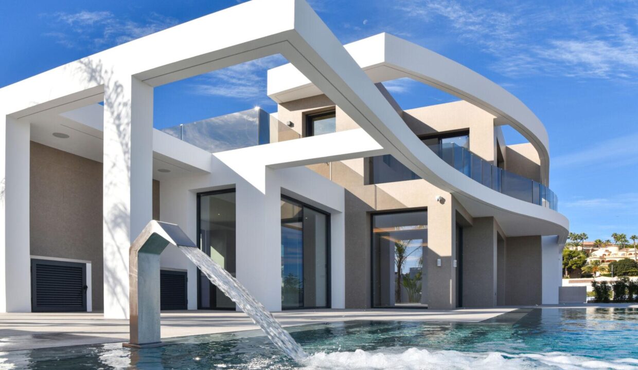 136496-Exclusieve-luxe-villa-op-een-steenworp-van-de-zee-in-Moraira-2