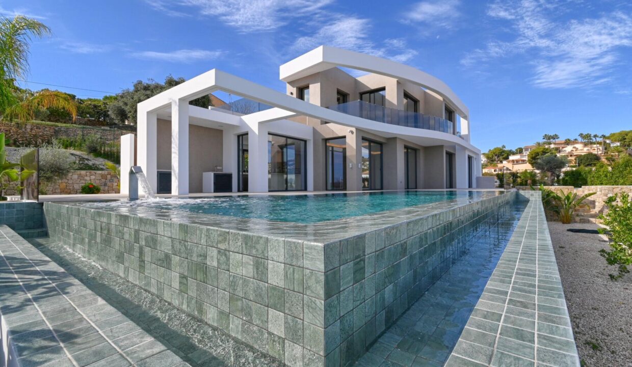 136496-Exclusieve-luxe-villa-op-een-steenworp-van-de-zee-in-Moraira-20