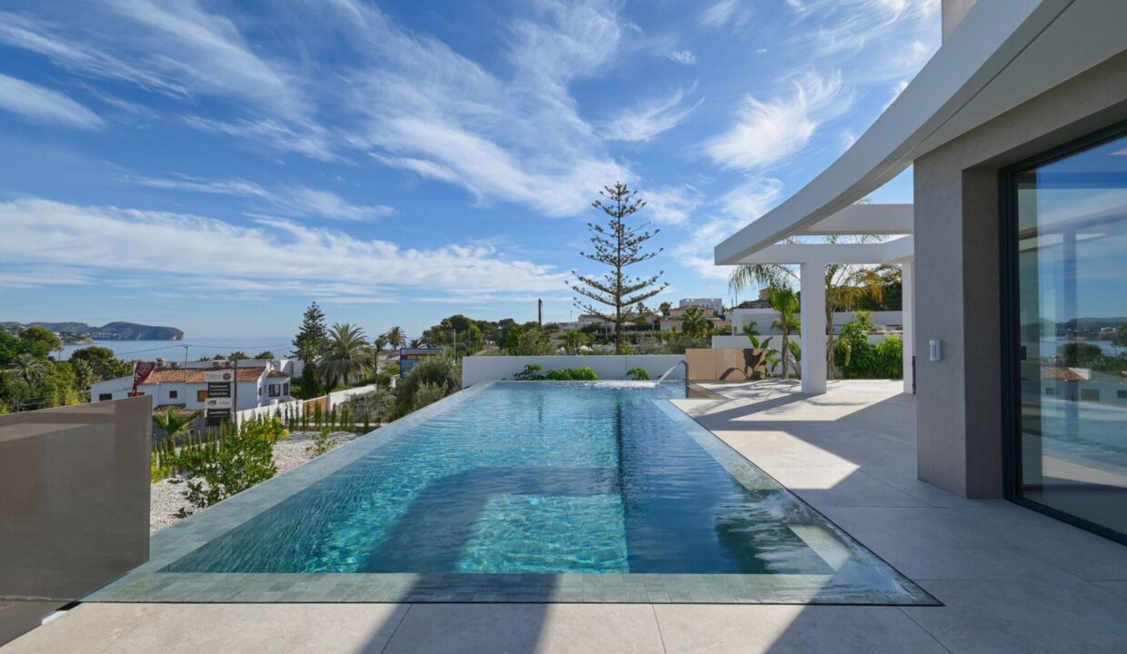 136496-Exclusieve-luxe-villa-op-een-steenworp-van-de-zee-in-Moraira-22
