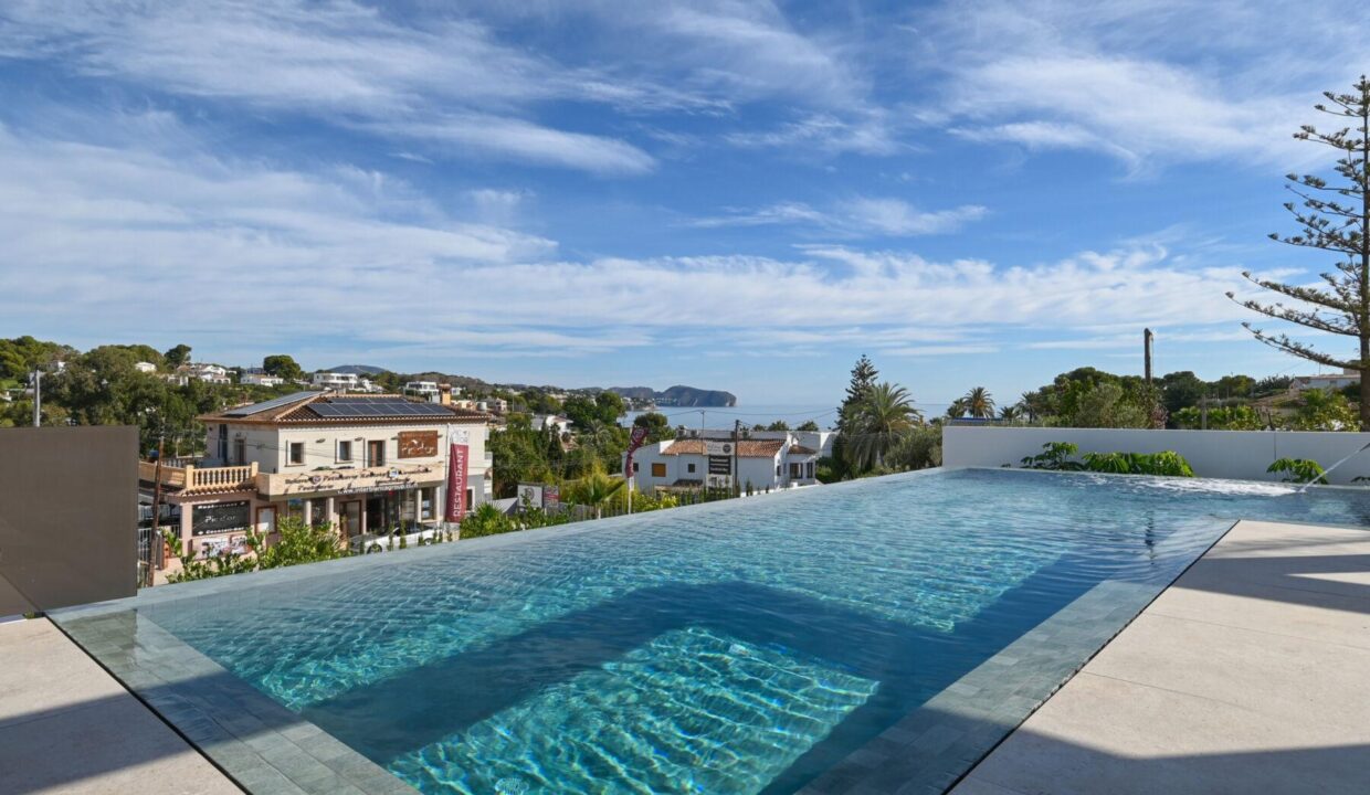 136496-Exclusieve-luxe-villa-op-een-steenworp-van-de-zee-in-Moraira-23