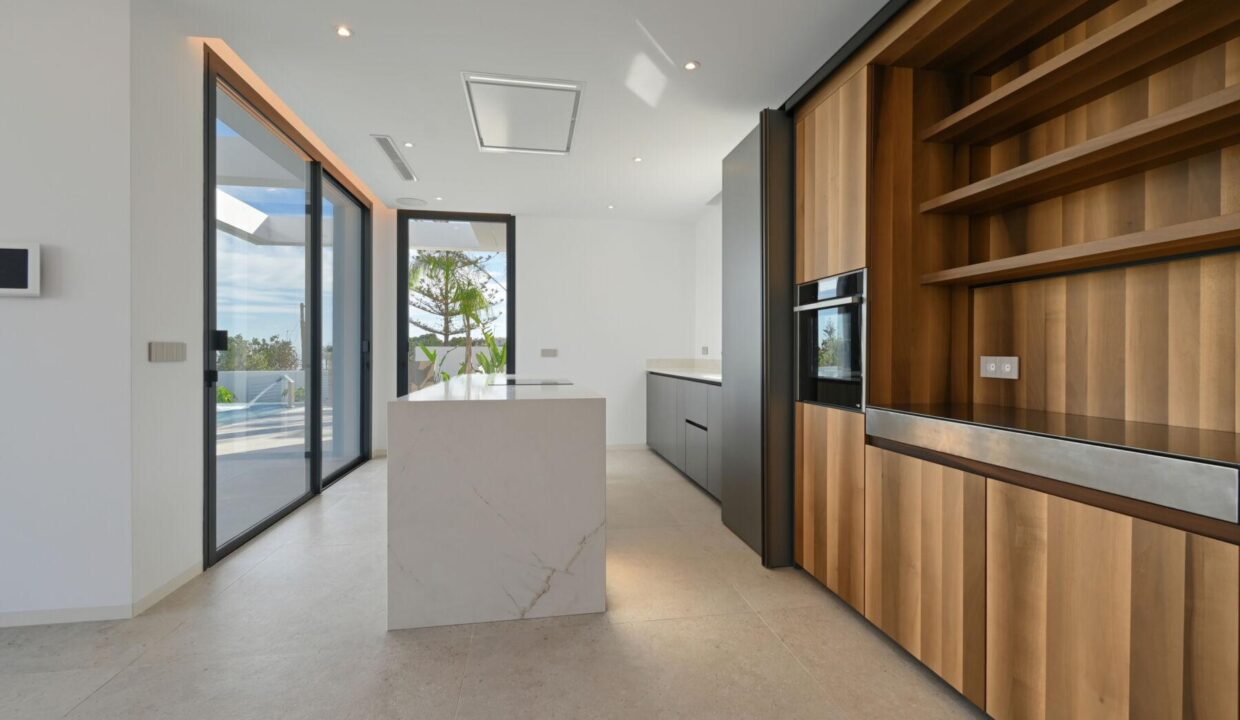 136496-Exclusieve-luxe-villa-op-een-steenworp-van-de-zee-in-Moraira-25