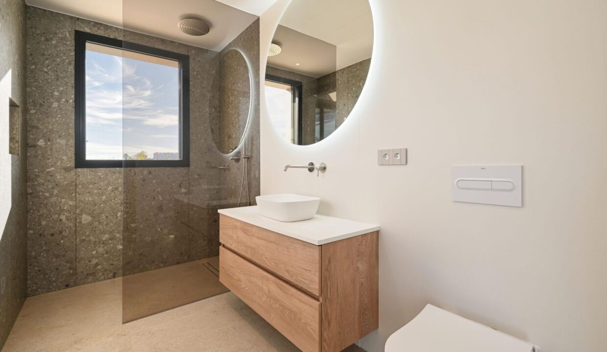 136496-Exclusieve-luxe-villa-op-een-steenworp-van-de-zee-in-Moraira-40