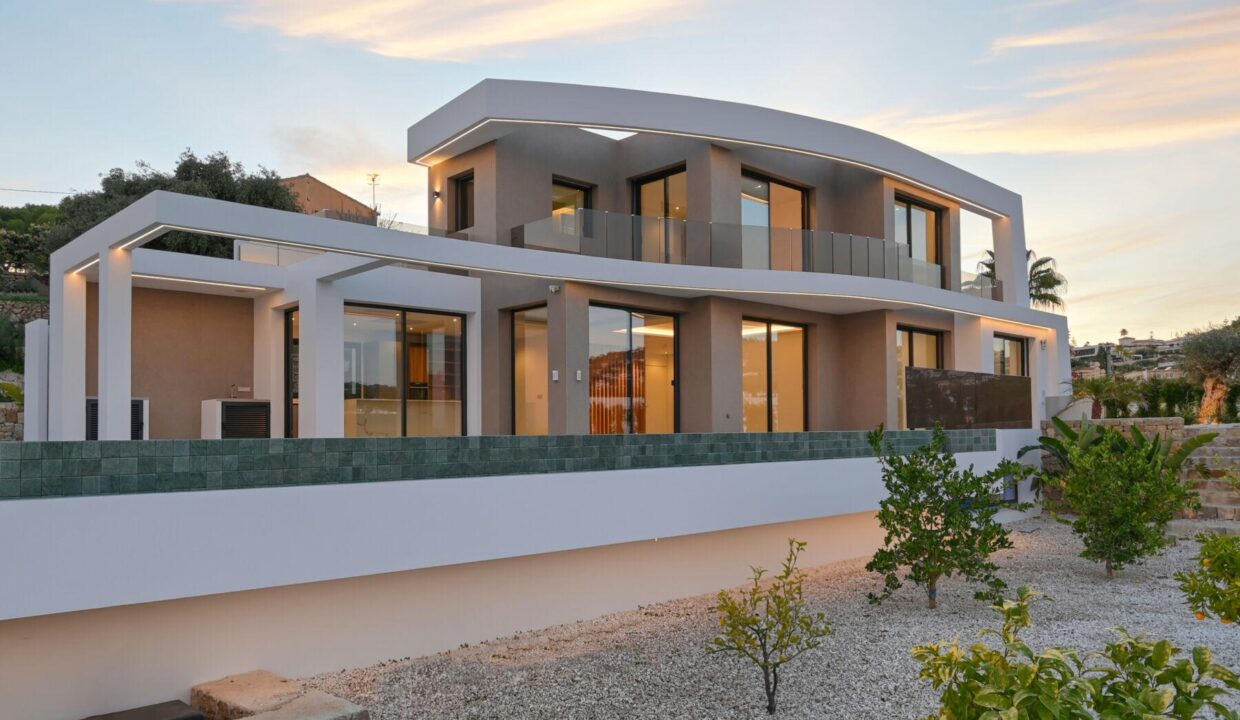 136496-Exclusieve-luxe-villa-op-een-steenworp-van-de-zee-in-Moraira-46