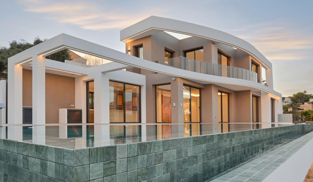 136496-Exclusieve-luxe-villa-op-een-steenworp-van-de-zee-in-Moraira-47