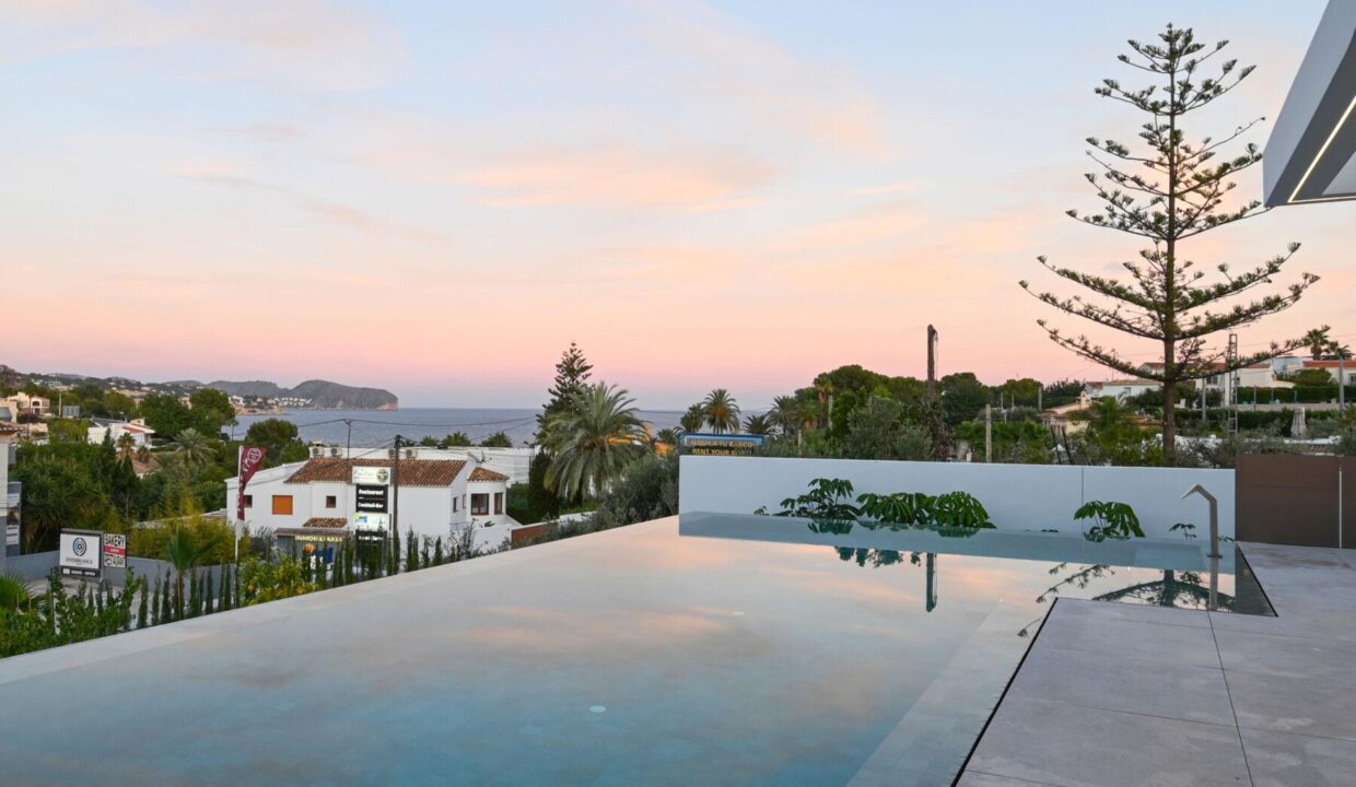 136496-Exclusieve-luxe-villa-op-een-steenworp-van-de-zee-in-Moraira-48