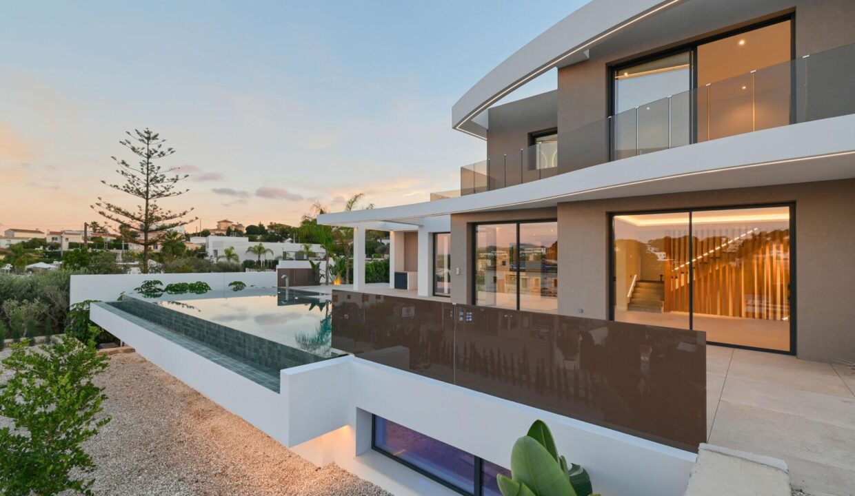 136496-Exclusieve-luxe-villa-op-een-steenworp-van-de-zee-in-Moraira-49