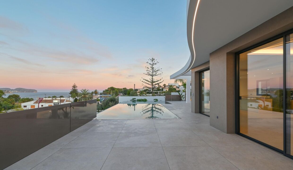136496-Exclusieve-luxe-villa-op-een-steenworp-van-de-zee-in-Moraira-50