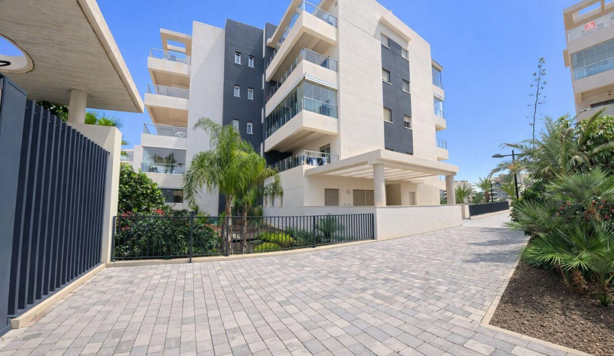 136837-Instapklaar-appartement-in-Green-Hills-Villamartin-–-3-slaapkamers-groot-terras-en-resortfaciliteiten-23