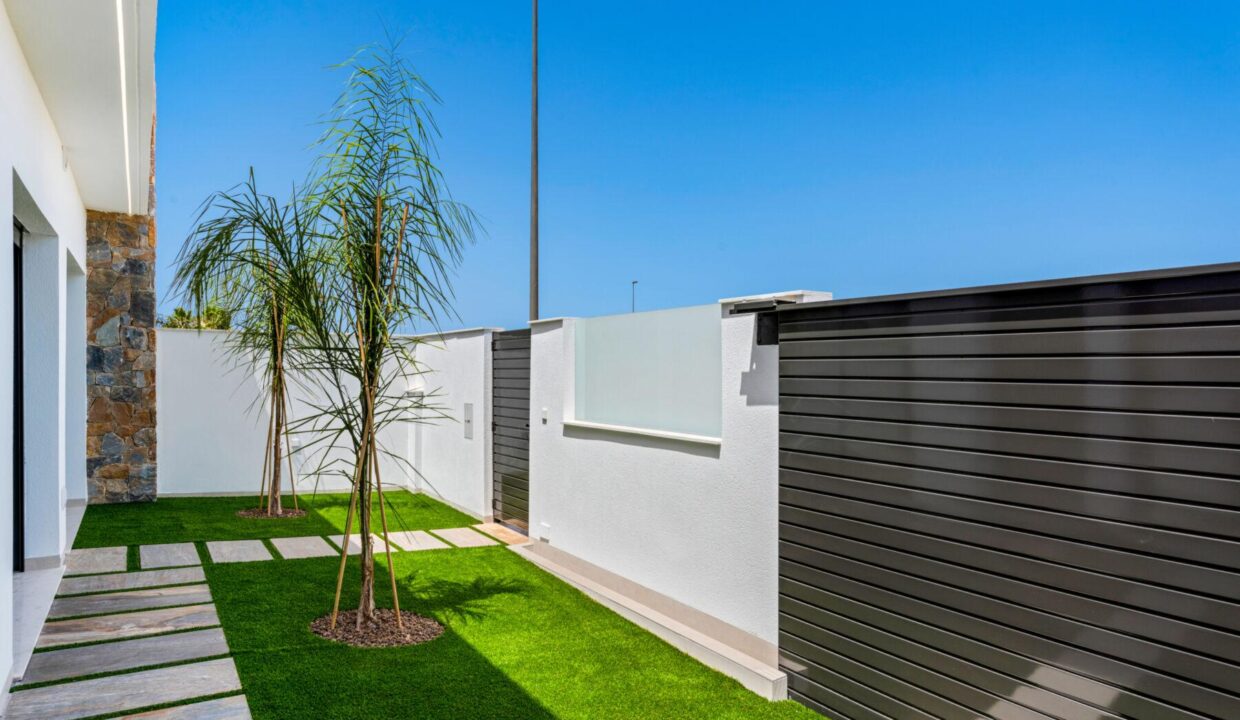 140679-Luxevillas-in-Los-Alcazares-eigentijds-design-privezwembad-en-dakterras-1