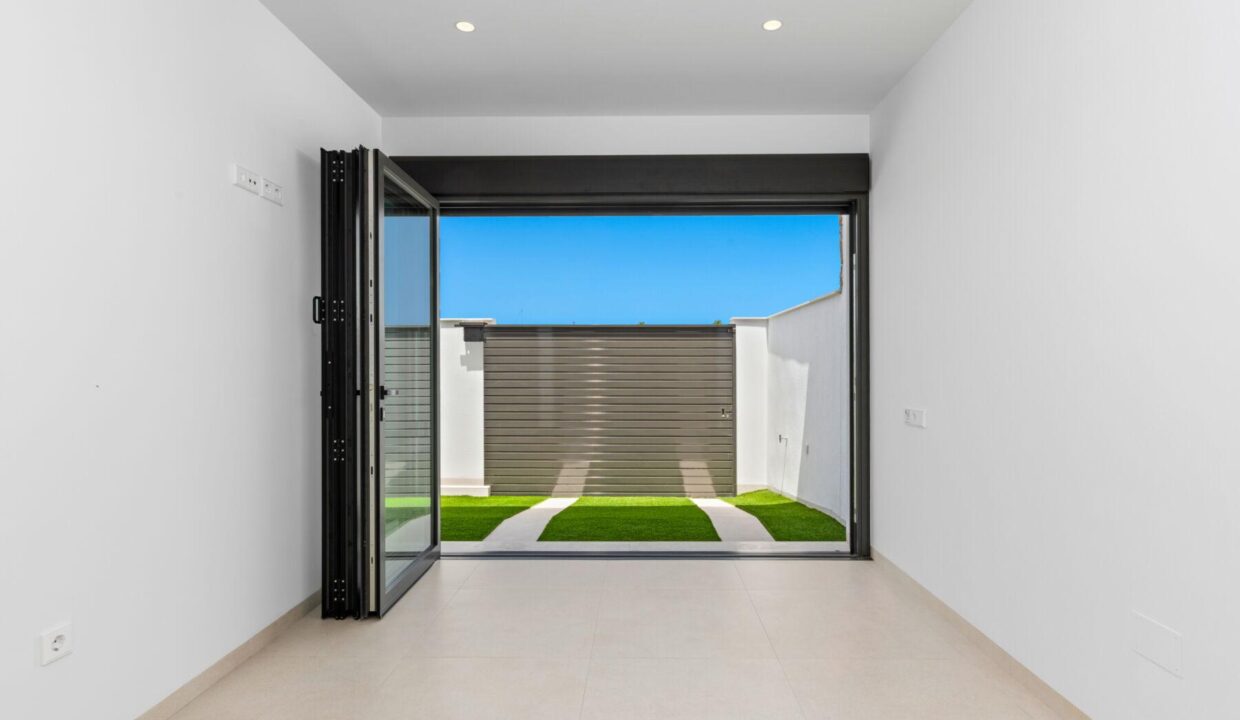 140679-Luxevillas-in-Los-Alcazares-eigentijds-design-privezwembad-en-dakterras-14