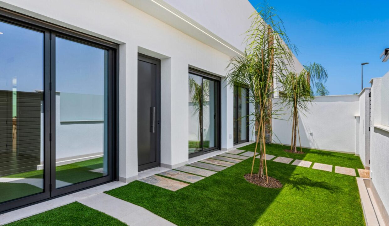 140679-Luxevillas-in-Los-Alcazares-eigentijds-design-privezwembad-en-dakterras-5