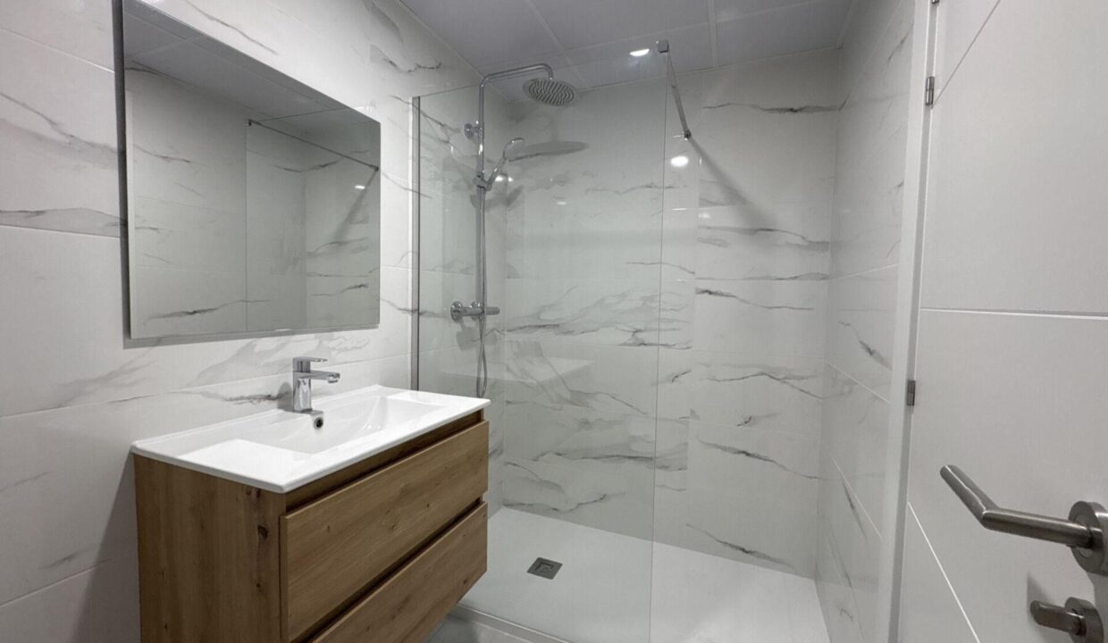 144342-Licht-en-instapklaar-nieuwbouwappartement-in-Villajoyosa-28