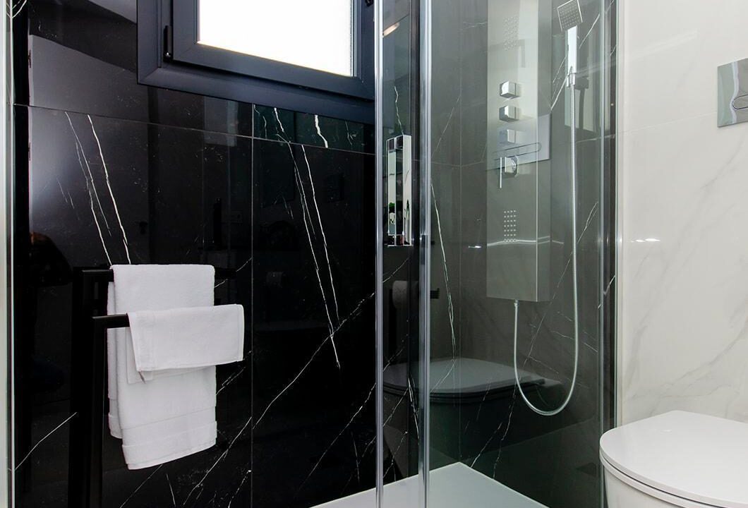 82612-Vrijstaande-villas-in-woonwijk-Entrenaranjos-42