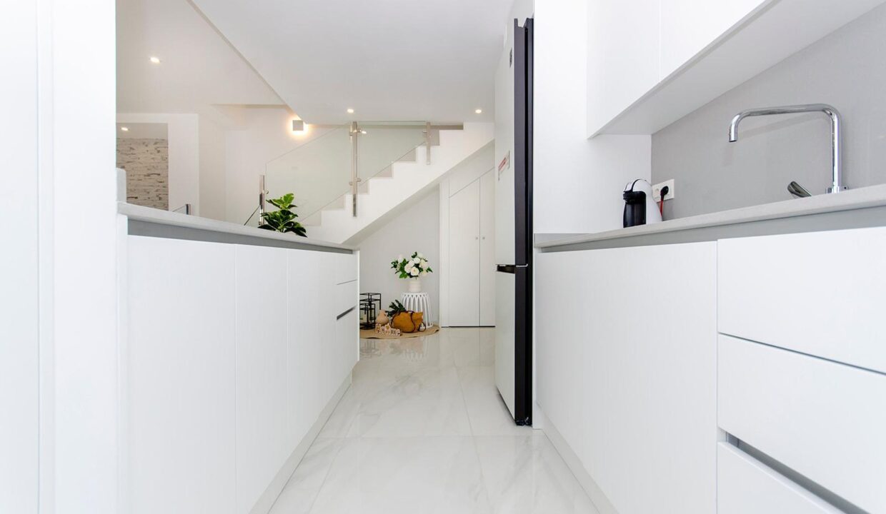 82612-Vrijstaande-villas-in-woonwijk-Entrenaranjos-59