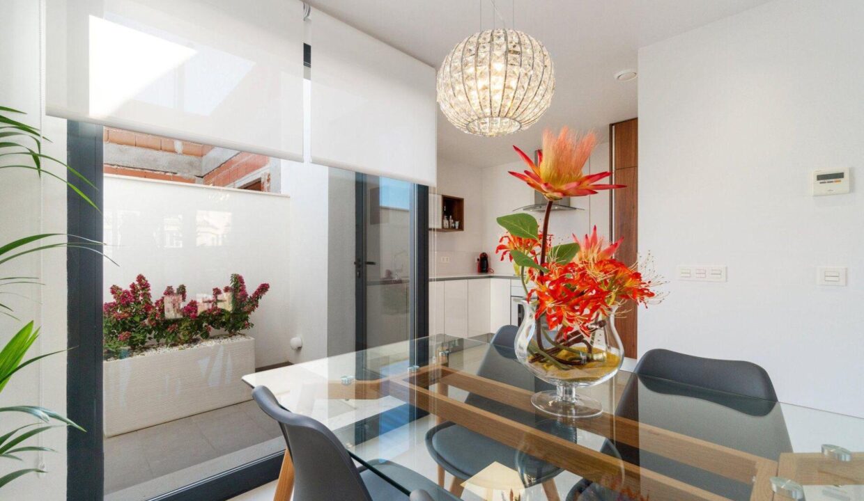93084-Vrijstaande-villa-in-Los-Montesinos-met-prive-zwembad-5