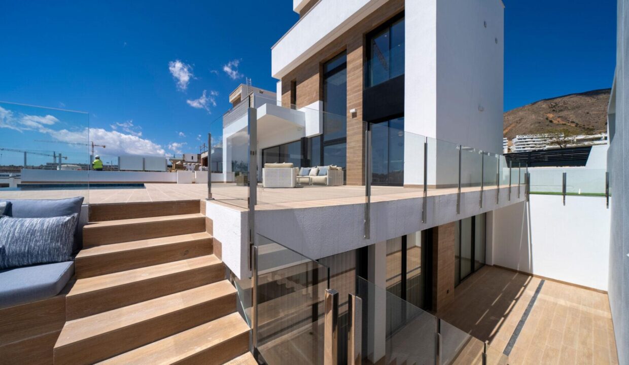93599-Luxe-vrijstaande-villas-in-Finestrat-met-zeezicht-en-infinity-pool-14