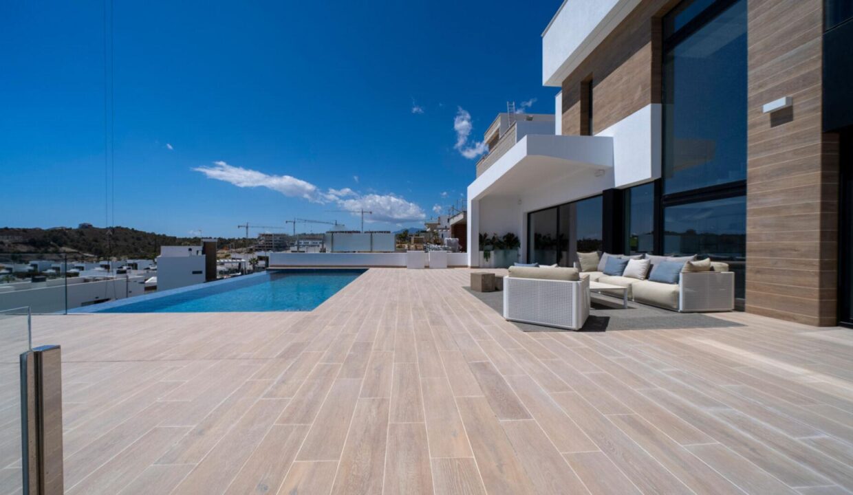 93599-Luxe-vrijstaande-villas-in-Finestrat-met-zeezicht-en-infinity-pool-15