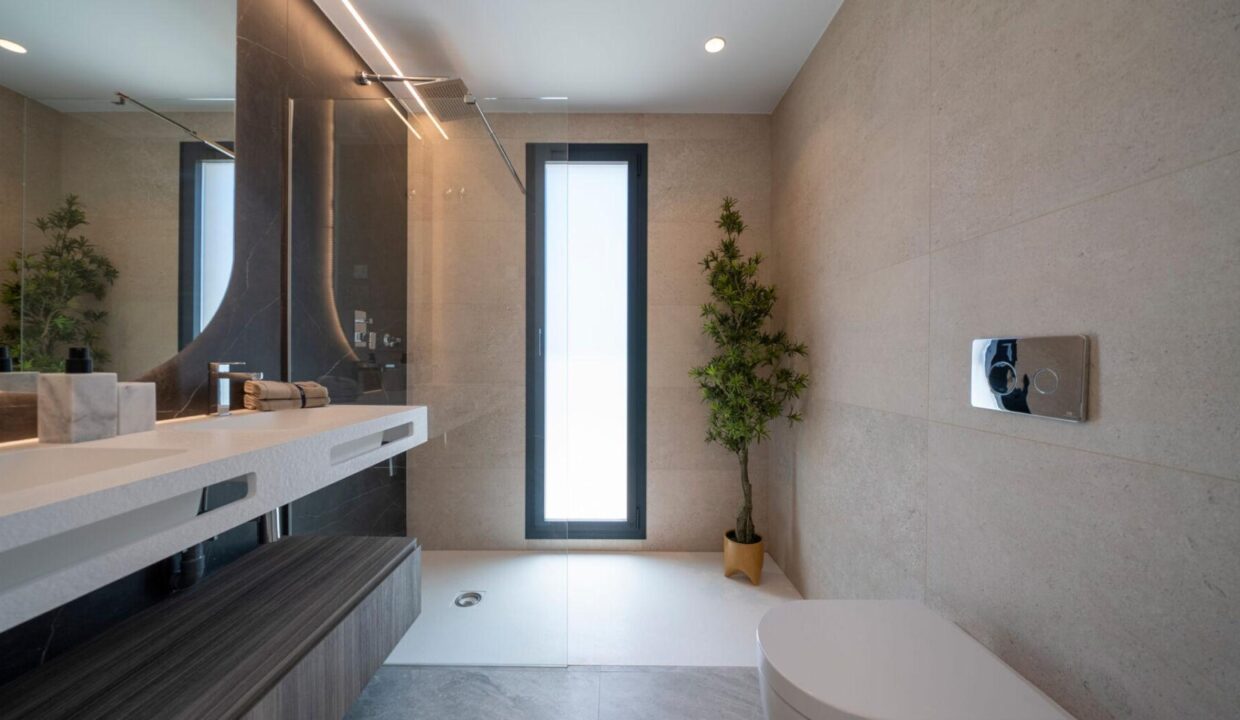 93599-Luxe-vrijstaande-villas-in-Finestrat-met-zeezicht-en-infinity-pool-17