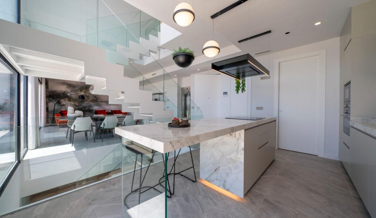 93599-Luxe-vrijstaande-villas-in-Finestrat-met-zeezicht-en-infinity-pool-20