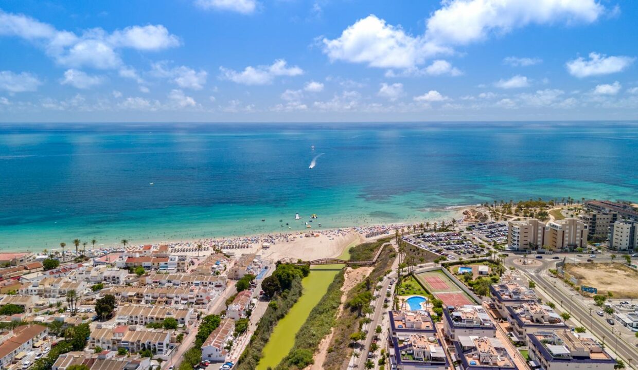 94154-Vrijstaande-villas-in-Mil-Palmeras-op-800-meter-van-het-strand-10