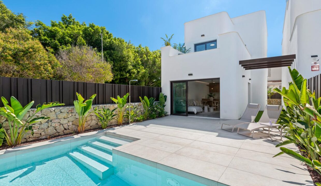 94154-Vrijstaande-villas-in-Mil-Palmeras-op-800-meter-van-het-strand-14