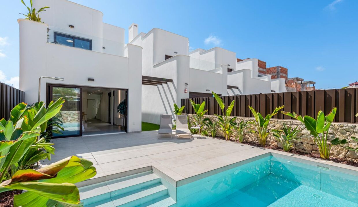 94154-Vrijstaande-villas-in-Mil-Palmeras-op-800-meter-van-het-strand-15