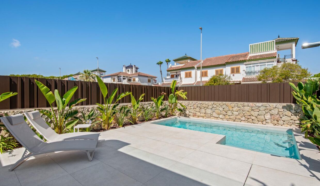 94154-Vrijstaande-villas-in-Mil-Palmeras-op-800-meter-van-het-strand-16