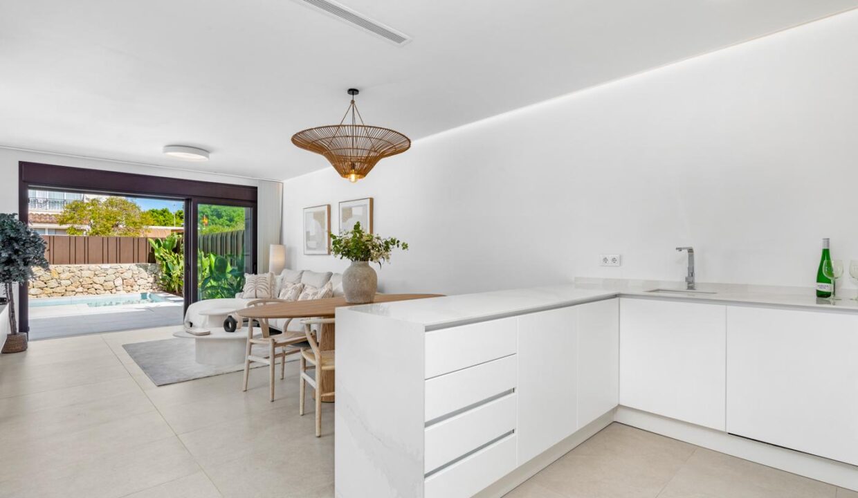 94154-Vrijstaande-villas-in-Mil-Palmeras-op-800-meter-van-het-strand-28